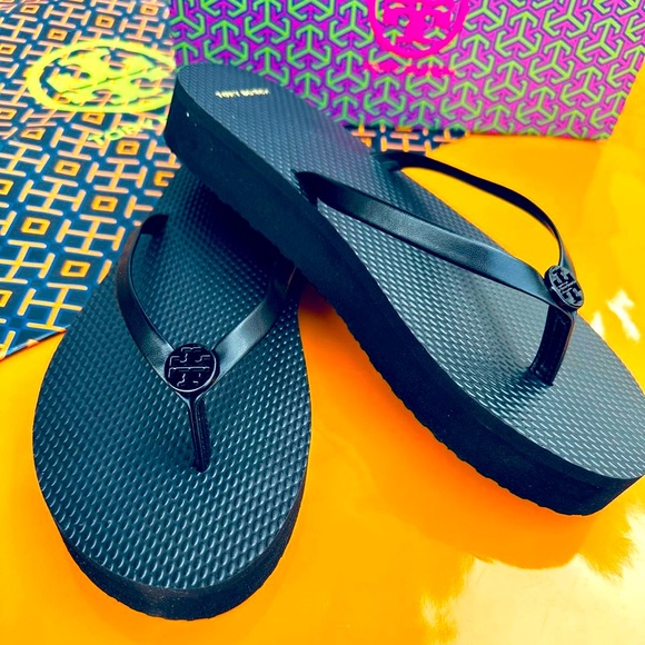 New Tory Burch Flatform Solid Black Flip Flop Sandals PU/EVA Sole Logo sz 8 - Picture 3 of 7